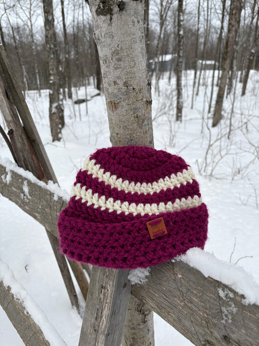 Bonnet rose foncé rayé crème